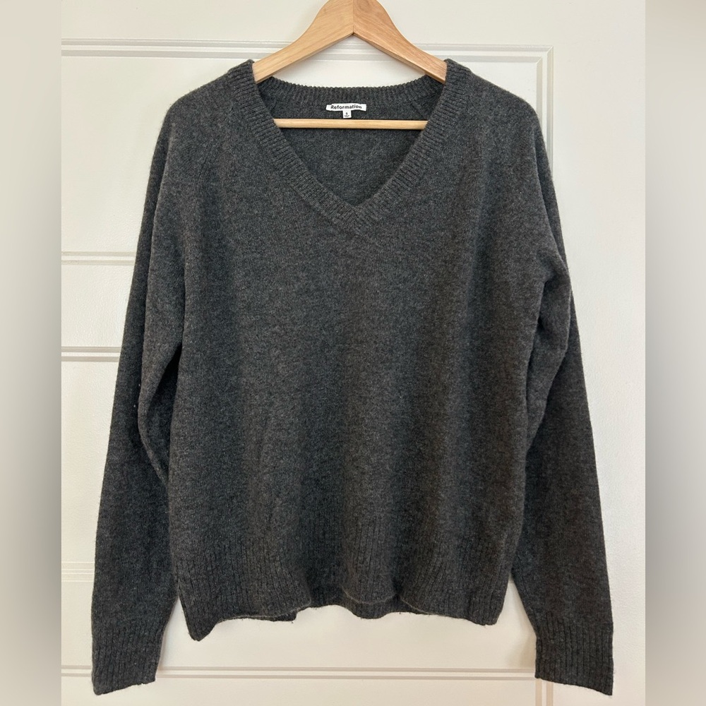 Reformation V-Neck Charcoal Cashmere Sweater Small